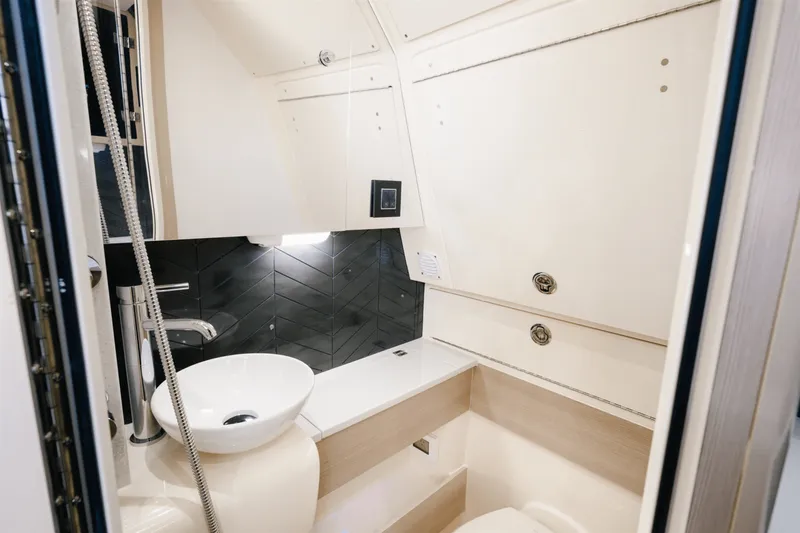 Slide: The Image of Scout 400 LXF 2025 - 29