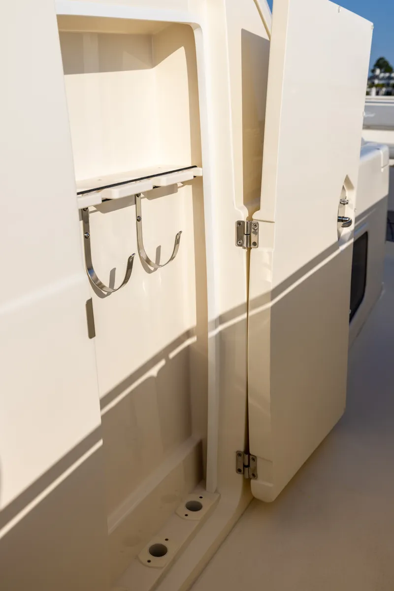 Slide: The Image of Scout 400 LXF 2025 - 32