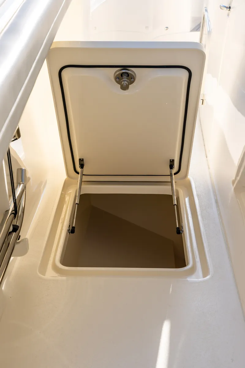 Slide: The Image of Scout 400 LXF 2025 - 33