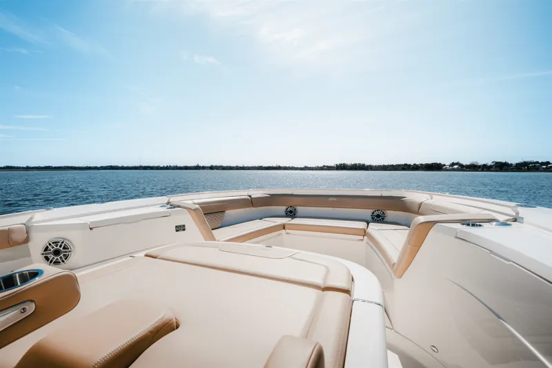 Slide: The Image of Scout 400 LXF 2025 - 34