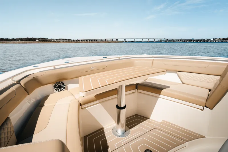 Slide: The Image of Scout 400 LXF 2025 - 38