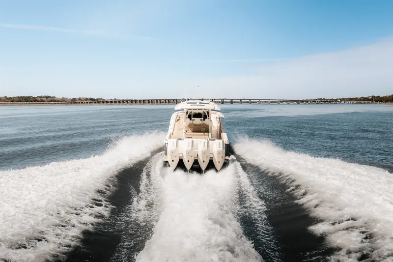 Slide: The Image of Scout 400 LXF 2025 - 42