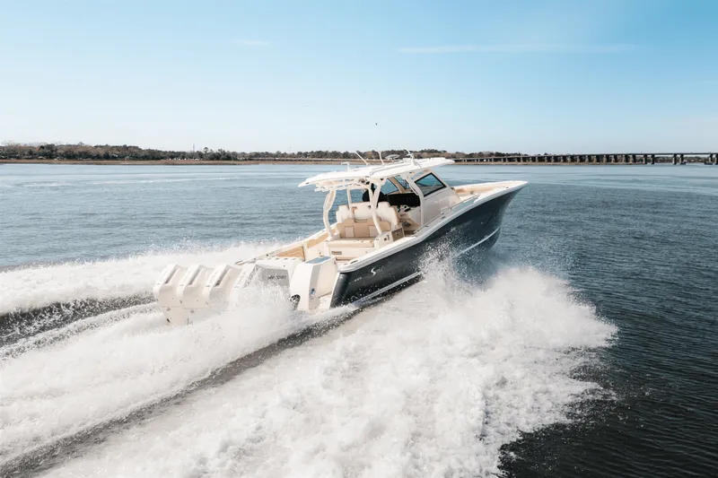 Slide: The Image of Scout 400 LXF 2025 - 43