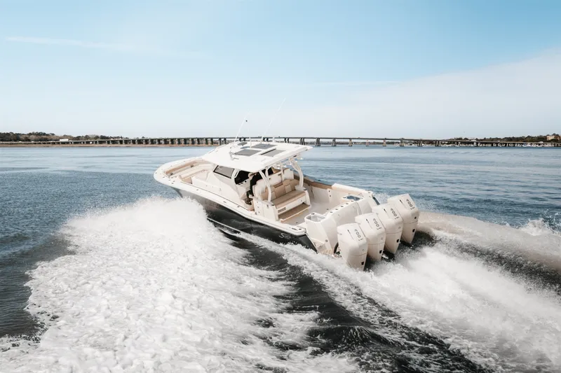 Slide: The Image of Scout 400 LXF 2025 - 44