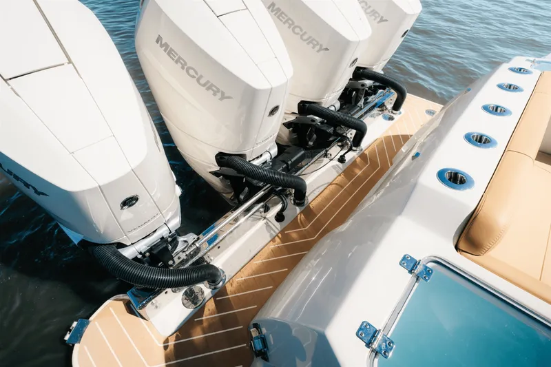 Slide: The Image of Scout 400 LXF 2025 - 5