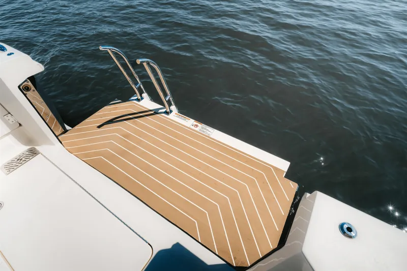 Slide: The Image of Scout 400 LXF 2025 - 7