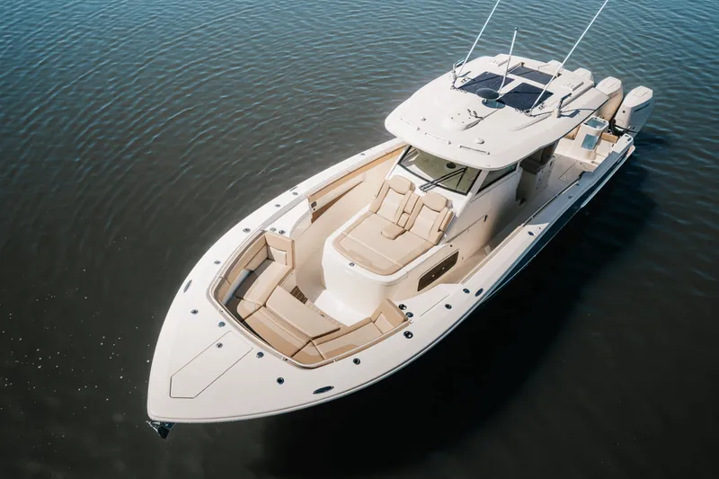Slide: The Image of Scout 400 LXF 2025 - 4