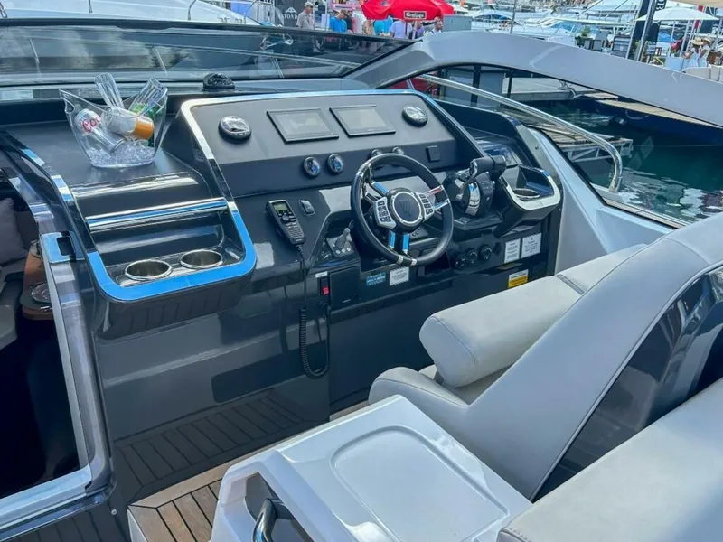 Slide: The Image of Fairline F//Line 33 Outboard 2023 - 4301712