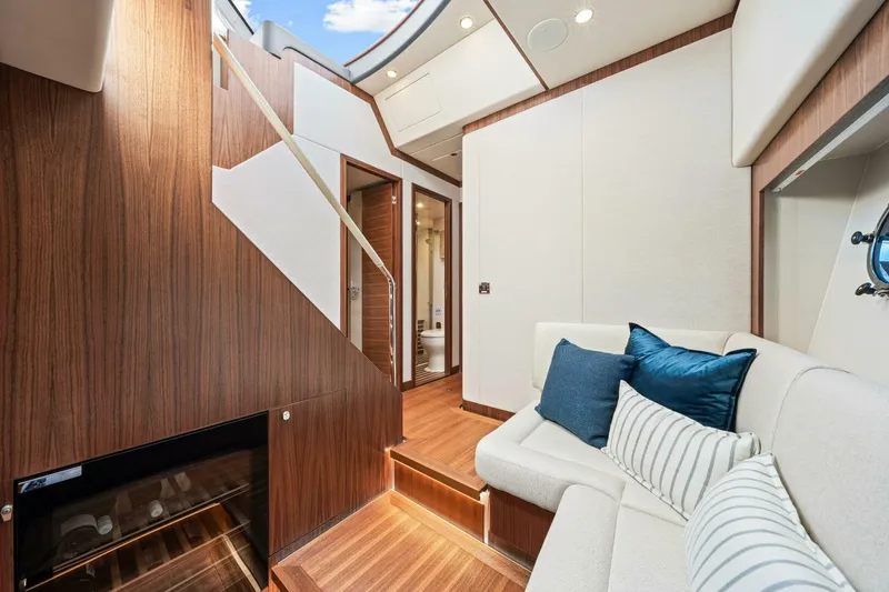 Slide: The Image of Belize 66 Daybridge 2025 - 5136838