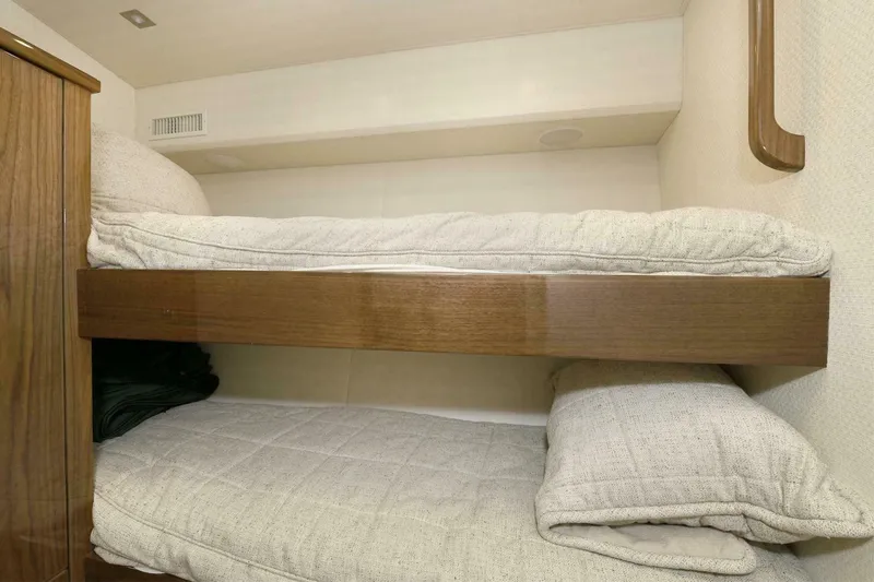 Slide: The Image of Viking 80 Enclosed Skybridge 2018 - 3774055