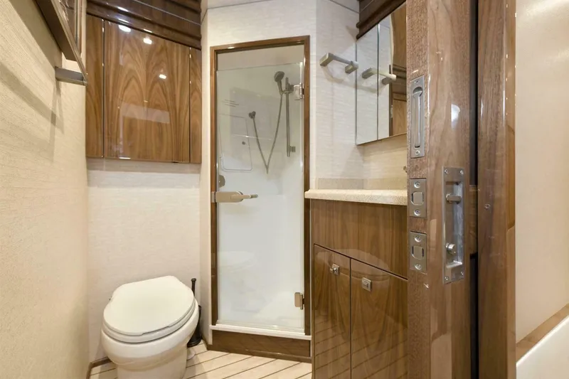 Slide: The Image of Viking 80 Enclosed Skybridge 2018 - 3774056