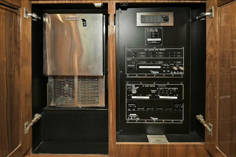 Slide: The Image of Viking 80 Enclosed Skybridge 2018 - 3774072