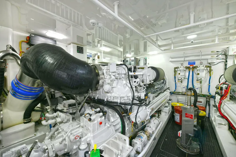 Slide: The Image of Viking 80 Enclosed Skybridge 2018 - 3774076