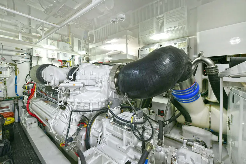 Slide: The Image of Viking 80 Enclosed Skybridge 2018 - 3774077