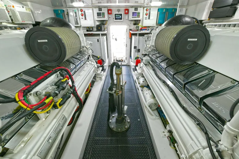 Slide: The Image of Viking 80 Enclosed Skybridge 2018 - 3774080