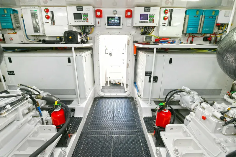 Slide: The Image of Viking 80 Enclosed Skybridge 2018 - 3774081