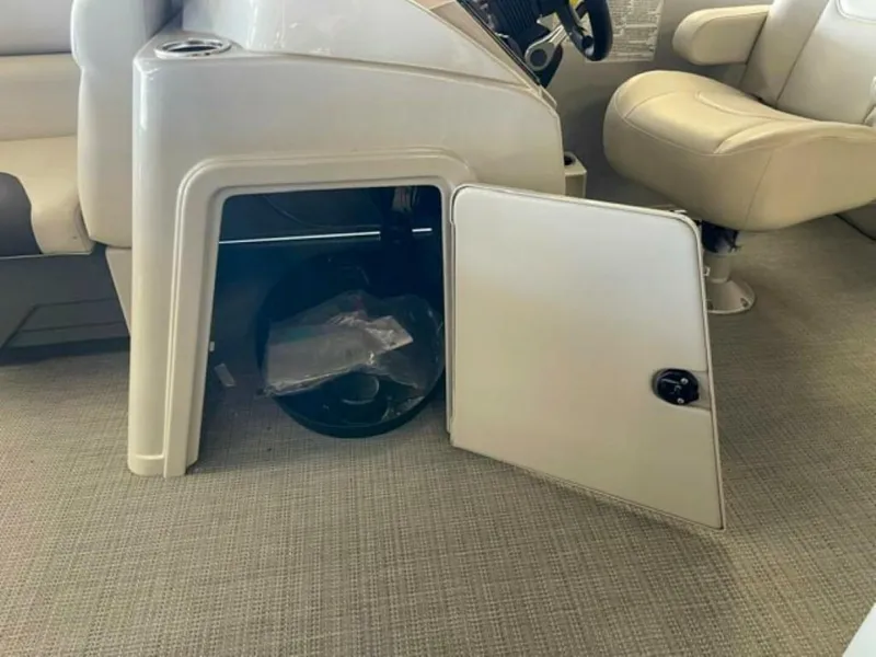 Slide: The Image of SunChaser Geneva Cruise 22 SB 2023 - 4658885