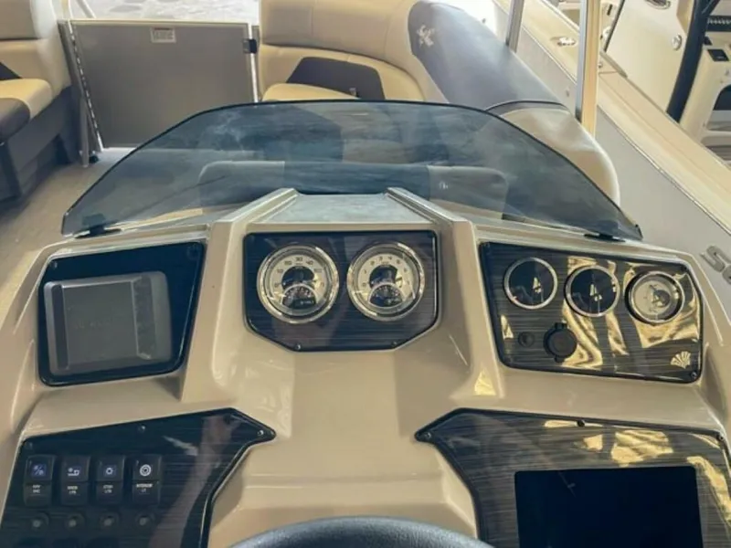 Slide: The Image of SunChaser Geneva Cruise 22 SB 2023 - 4658887