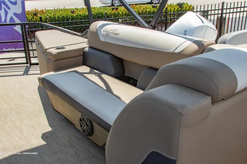 Slide: The Image of SunChaser Eclipse 8523 SSB 2023 - 3614308