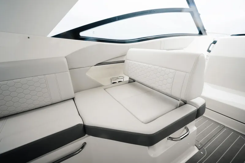 Slide: The Image of Sea Ray Sundancer 320 2022 - 10