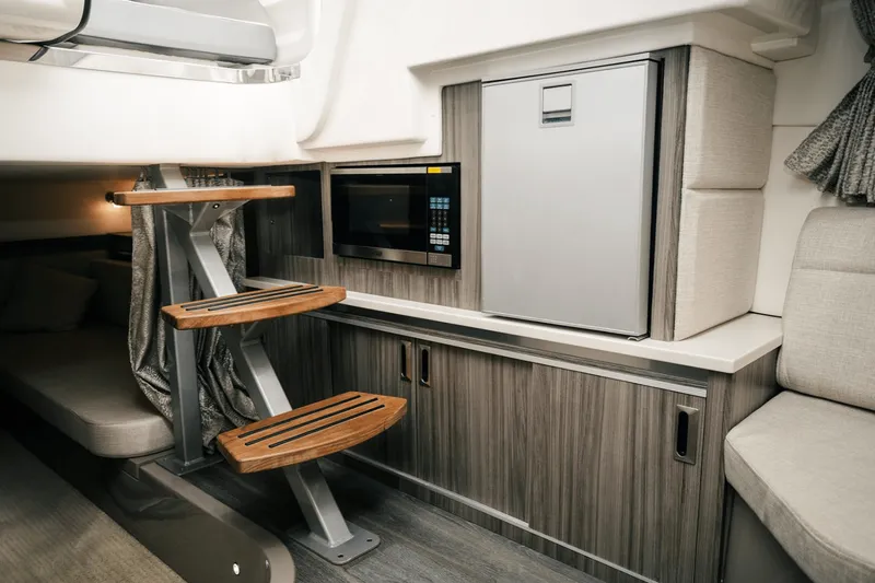 Slide: The Image of Sea Ray Sundancer 320 2022 - 16