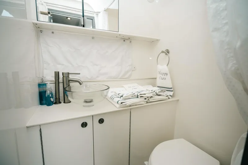 Slide: The Image of Sea Ray Sundancer 320 2022 - 18