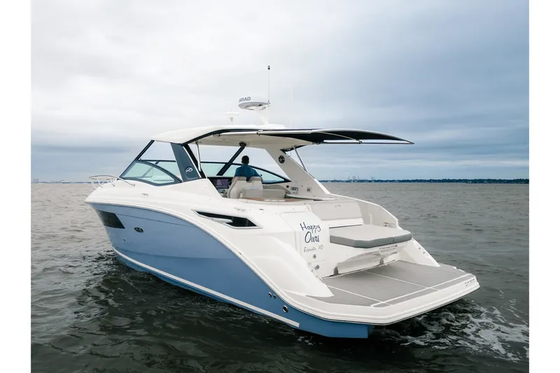 Slide: The Image of Sea Ray Sundancer 320 2022 - 2