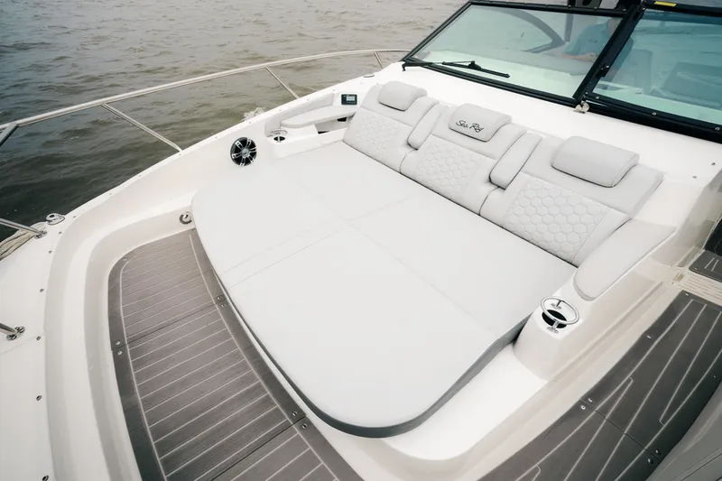 Slide: The Image of Sea Ray Sundancer 320 2022 - 27