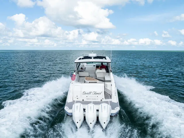 Slide: The Image of Sea Ray Sundancer 320 2022 - 30