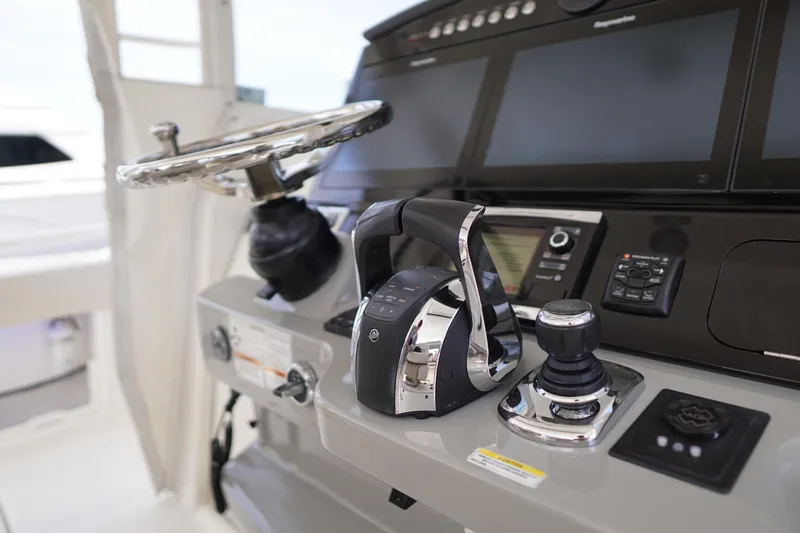 Slide: The Image of Boston Whaler 420 Outrage 2017 - 3666737