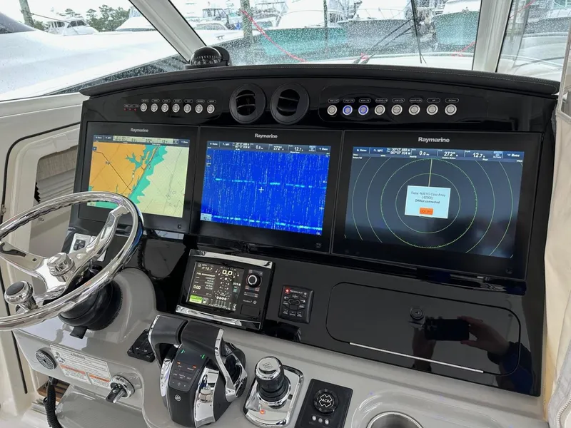 Slide: The Image of Boston Whaler 420 Outrage 2017 - 3666738