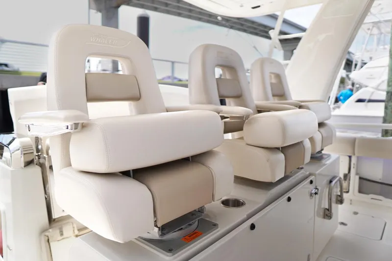 Slide: The Image of Boston Whaler 420 Outrage 2017 - 3666739