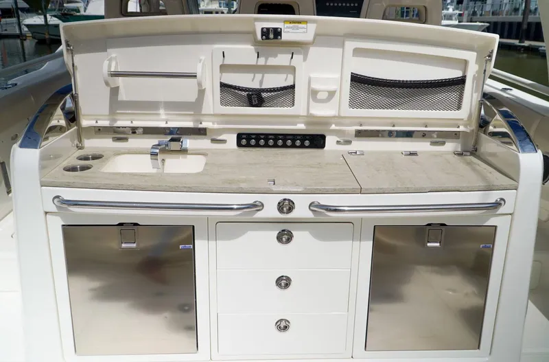 Slide: The Image of Boston Whaler 420 Outrage 2017 - 3666741