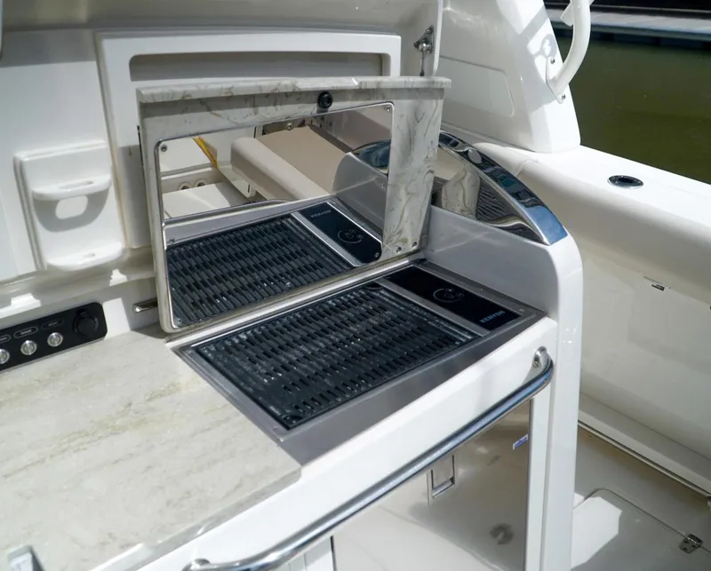 Slide: The Image of Boston Whaler 420 Outrage 2017 - 3666742