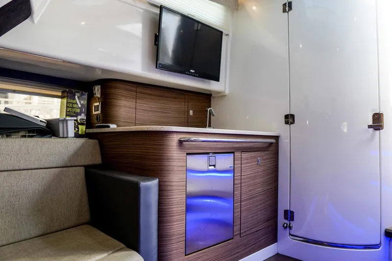 Slide: The Image of Boston Whaler 420 Outrage 2017 - 3666733