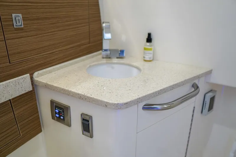 Slide: The Image of Boston Whaler 420 Outrage 2017 - 3666735