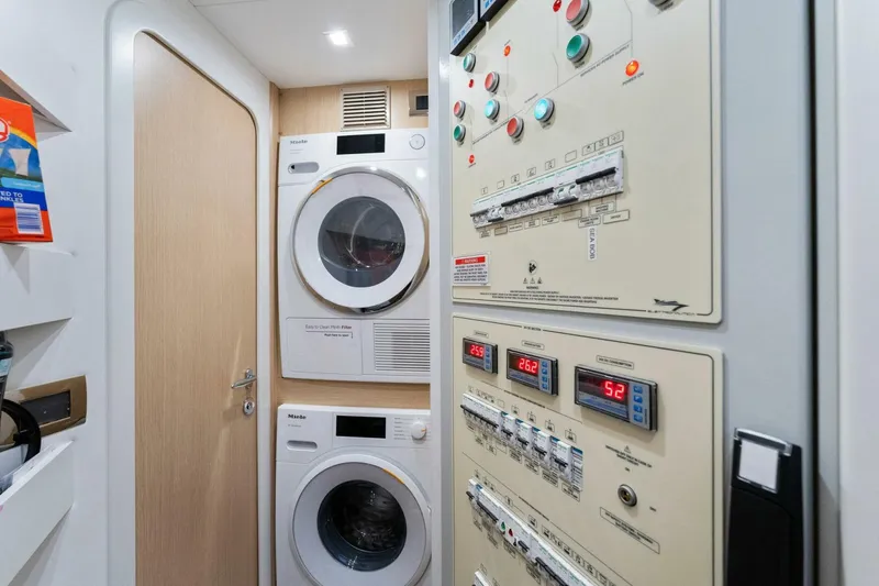 Slide: The Image of Ferretti 780 2023 - 3847900