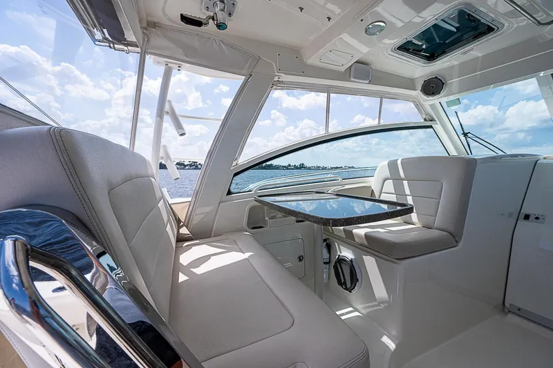 Slide: The Image of Helm Deck 2018 Boston Whaler 345 Conquest Paradise 4 Reels - 3638763