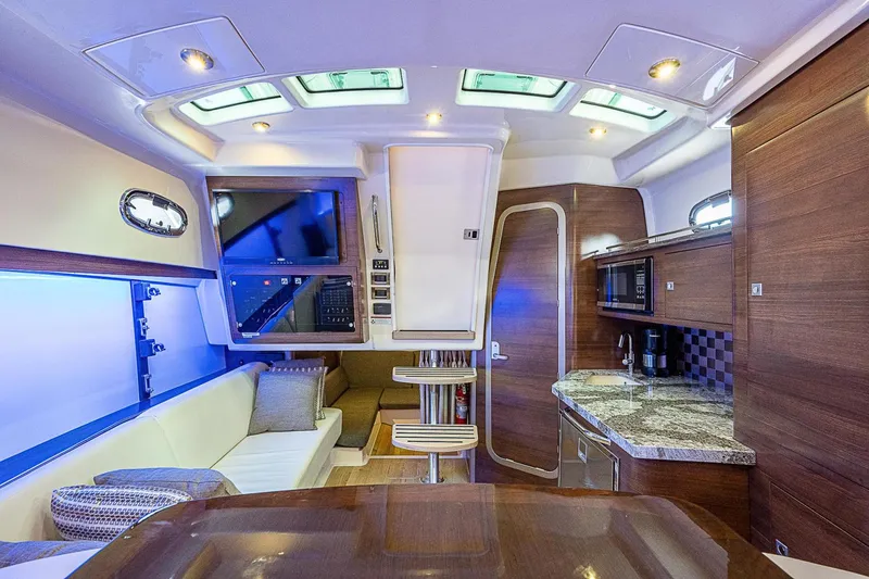 Slide: The Image of Cabin 2018 Boston Whaler 345 Conquest Paradise 4 Reels - 3638752