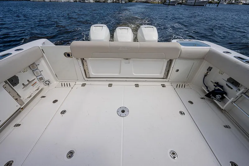 Slide: The Image of Cockpit 2018 Boston Whaler 345 Conquest Paradise 4 Reels - 3638770