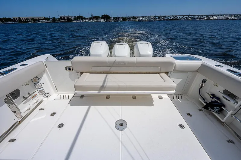Slide: The Image of Cockpit 2018 Boston Whaler 345 Conquest Paradise 4 Reels - 3638773