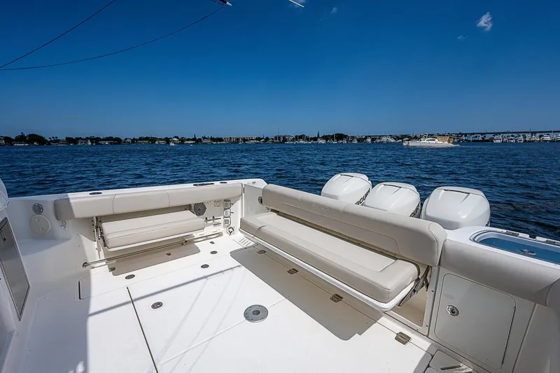 Slide: The Image of Cockpit 2018 Boston Whaler 345 Conquest Paradise 4 Reels - 3638776