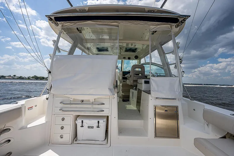 Slide: The Image of Cockpit 2018 Boston Whaler 345 Conquest Paradise 4 Reels - 3638778