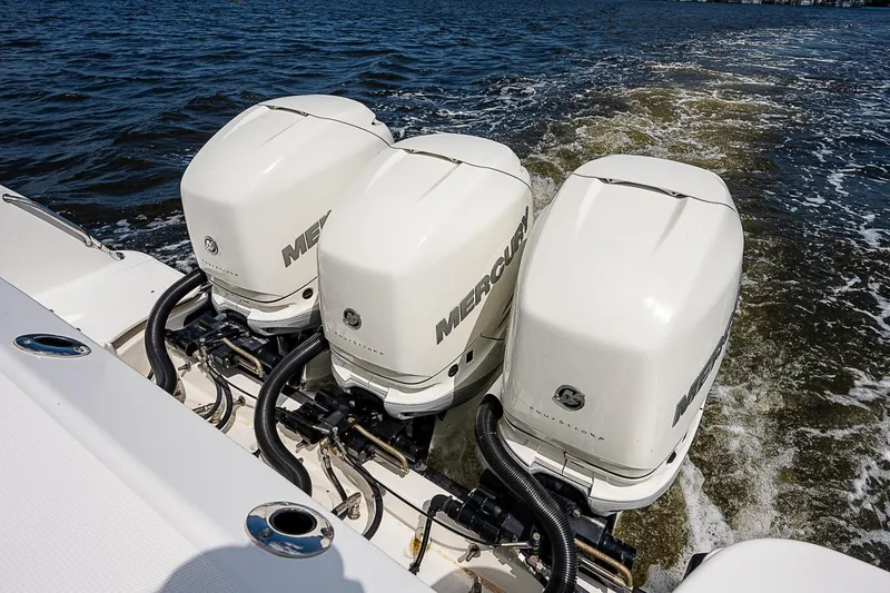 Slide: The Image of Engines 2018 Boston Whaler 345 Conquest Paradise 4 Reels - 3638779