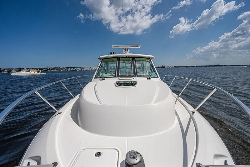 Slide: The Image of Bow 2018 Boston Whaler 345 Conquest Paradise 4 Reels - 3638783