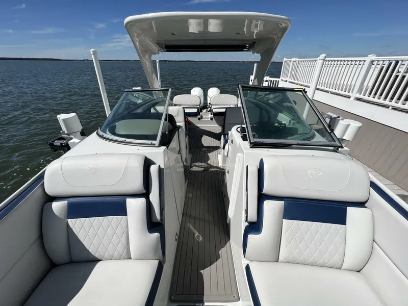 Slide: The Image of Crownline Boats E305 XS 2022 - 5782670