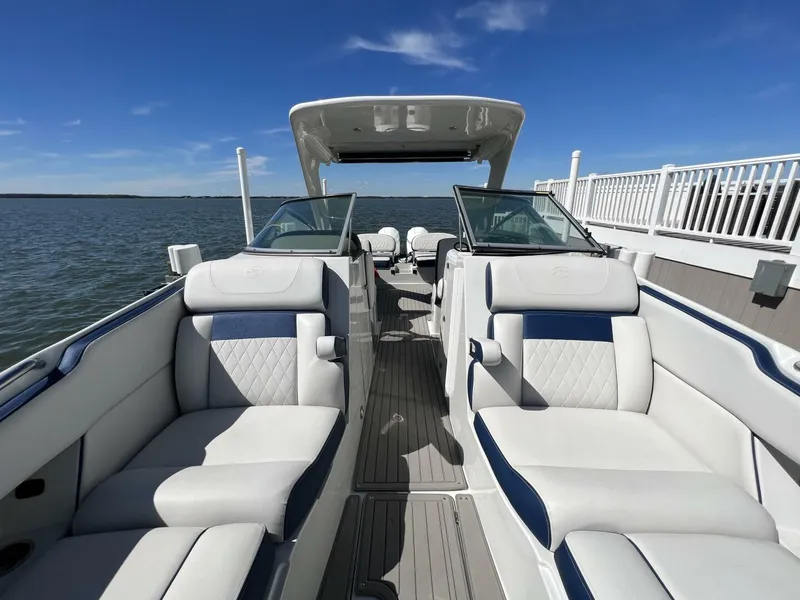 Slide: The Image of Crownline Boats E305 XS 2022 - 5782664