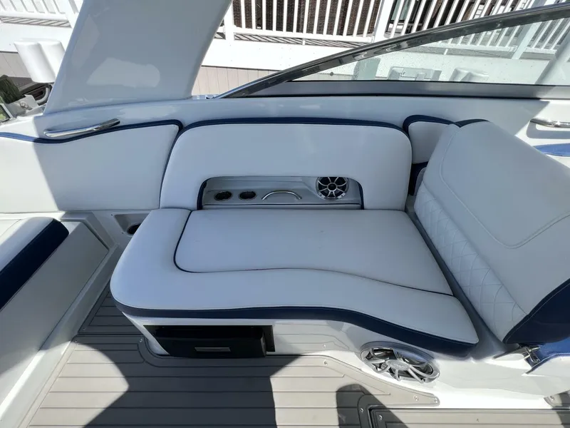 Slide: The Image of Crownline Boats E305 XS 2022 - 5782657