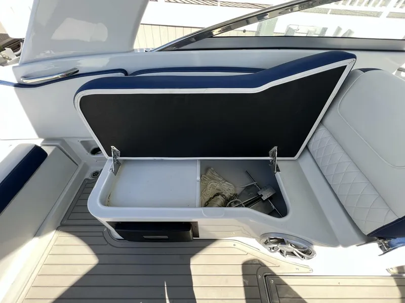 Slide: The Image of Crownline Boats E305 XS 2022 - 5782658