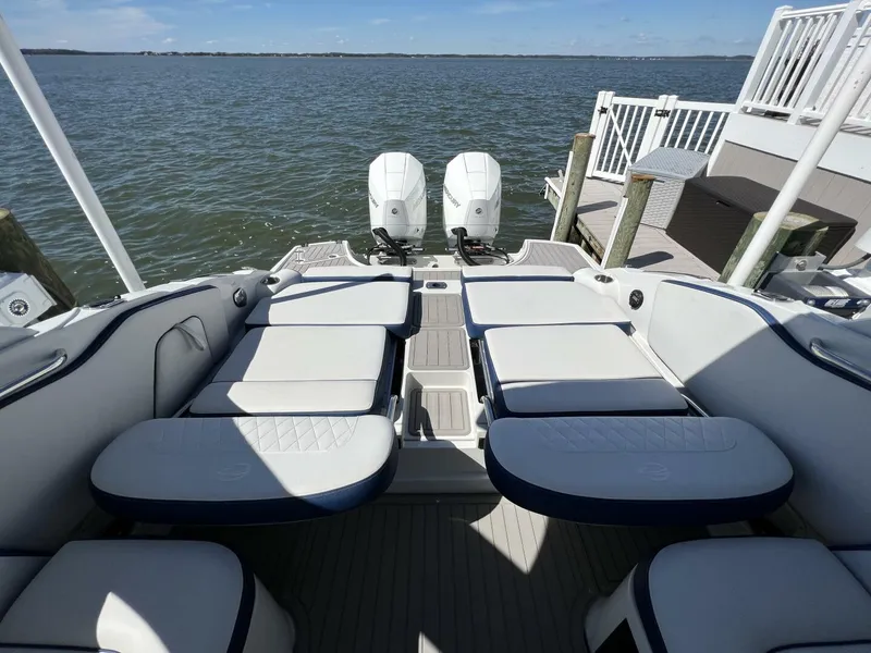 Slide: The Image of Crownline Boats E305 XS 2022 - 5782652